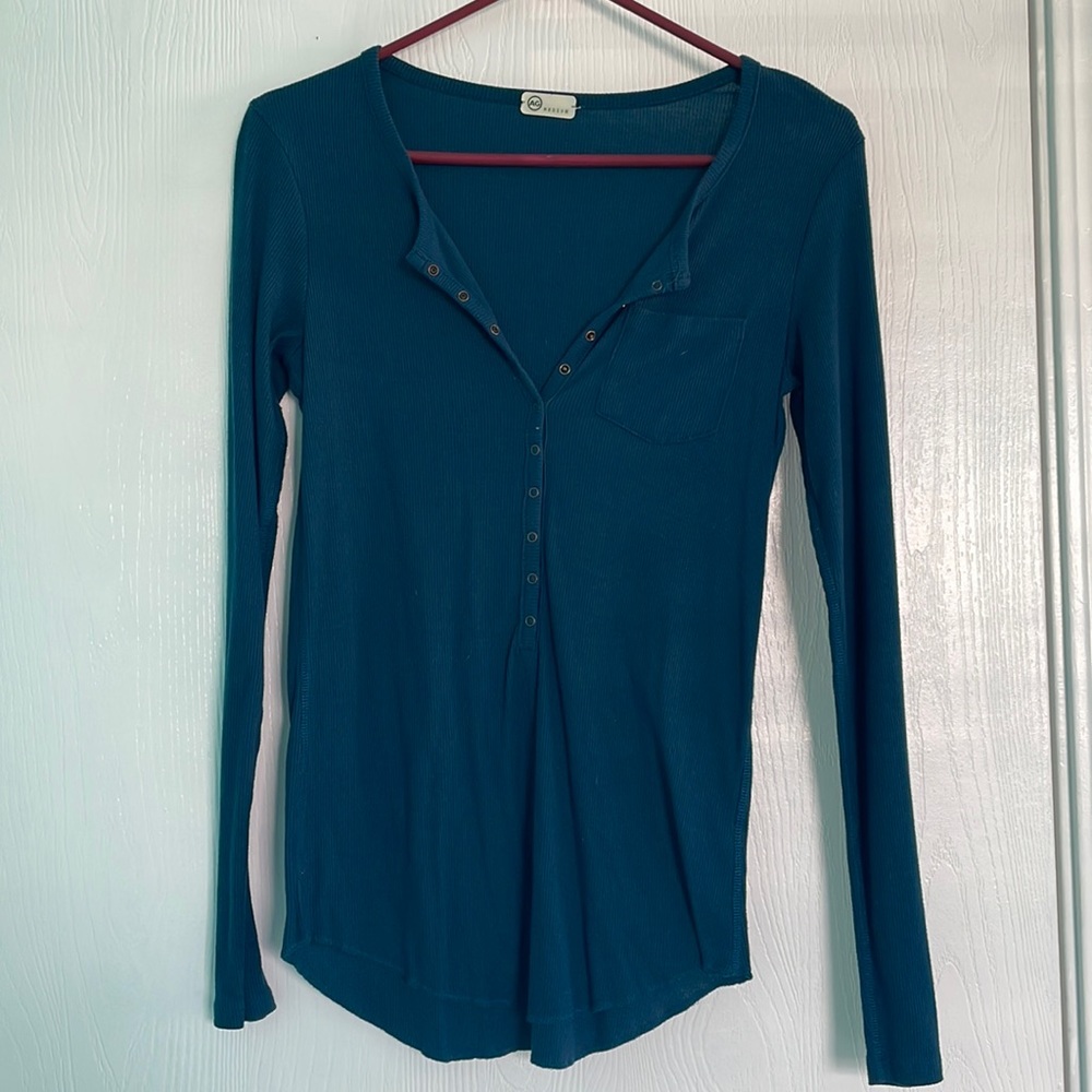 AG Jeans snap front Henley. Size M.